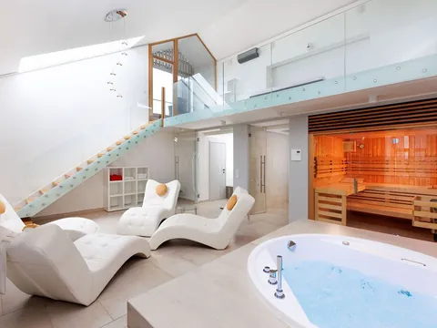 Privates Wellness im OREA Hotel Arigone mit Whirlpool und Sauna