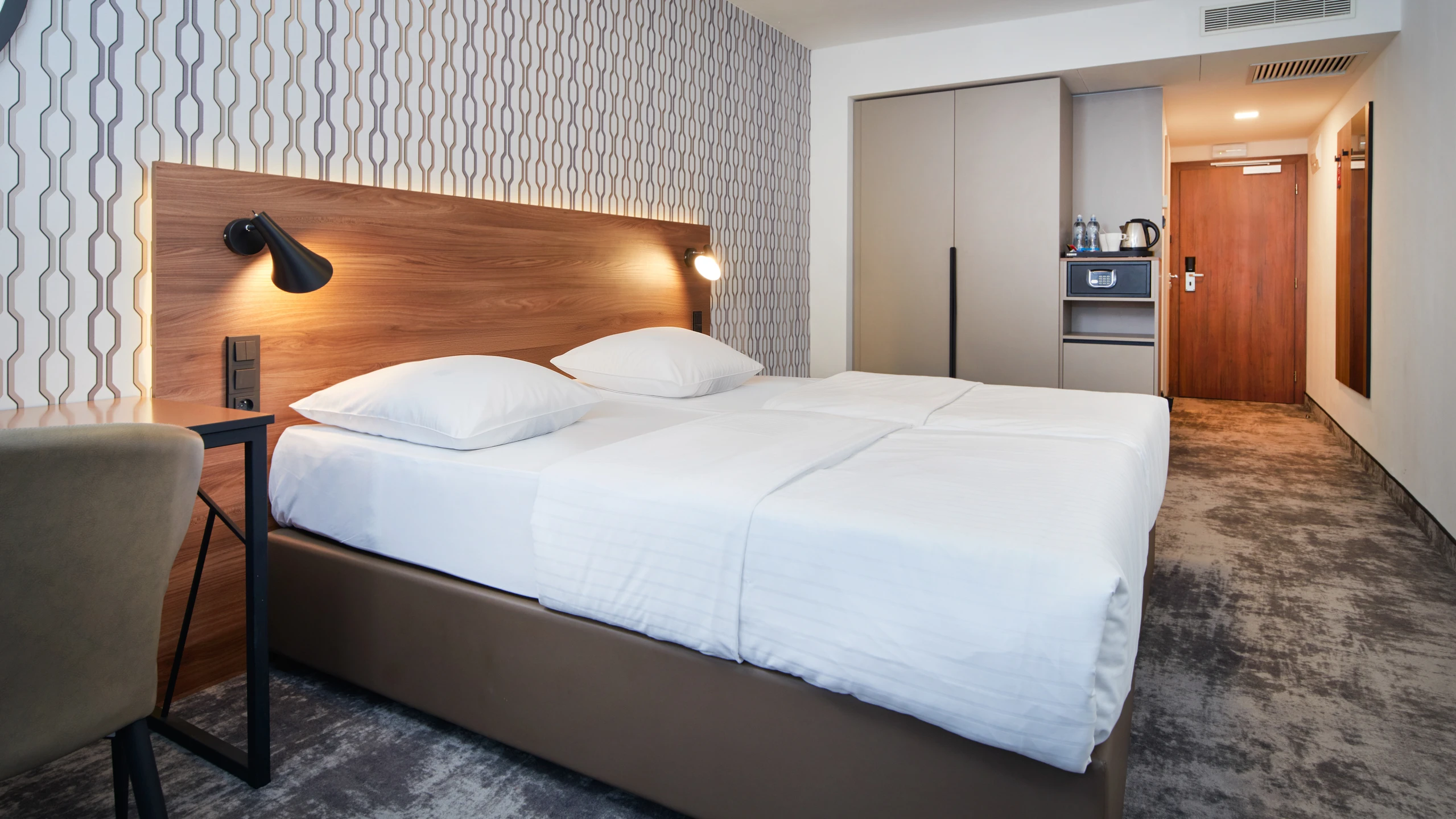 Modernes Doppelzimmer im OREA Hotel Pyramida